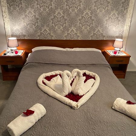 Restauracja Hotel Kassandra เชสเนีย ภายนอก รูปภาพ