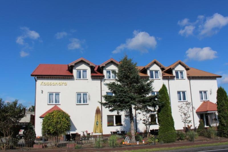 Restauracja Hotel Kassandra เชสเนีย ภายนอก รูปภาพ
