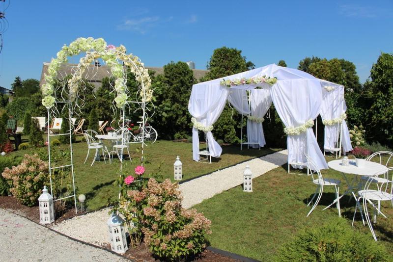 Restauracja Hotel Kassandra เชสเนีย ภายนอก รูปภาพ