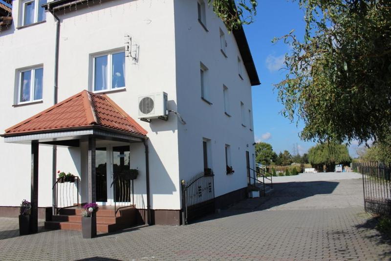 Restauracja Hotel Kassandra เชสเนีย ภายนอก รูปภาพ