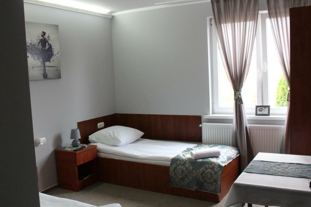Restauracja Hotel Kassandra เชสเนีย ภายนอก รูปภาพ