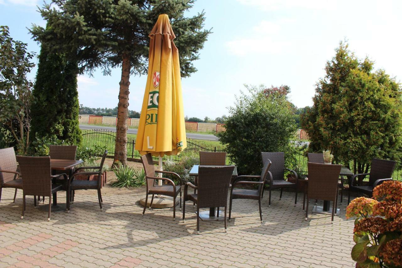 Restauracja Hotel Kassandra เชสเนีย ภายนอก รูปภาพ