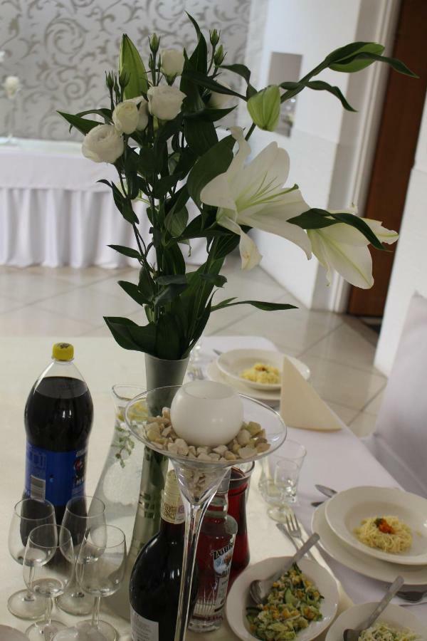 Restauracja Hotel Kassandra เชสเนีย ภายนอก รูปภาพ